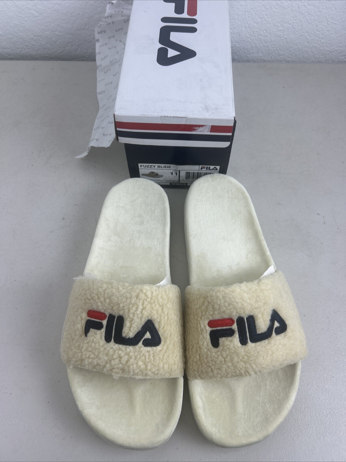 Fila sandalo donna fuzzy drifter slide nuovo con etichetta taglia 11 panna beige pantofole scamosciate