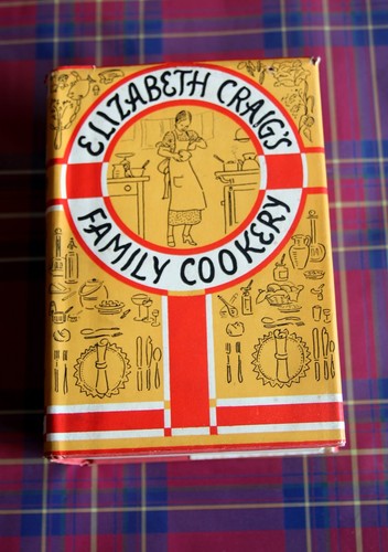 'Elizabeth Craig's Family Cookery - Hardback with Dust wrapper. - 第 1/12 張圖片