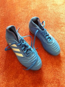predator football boots size 2