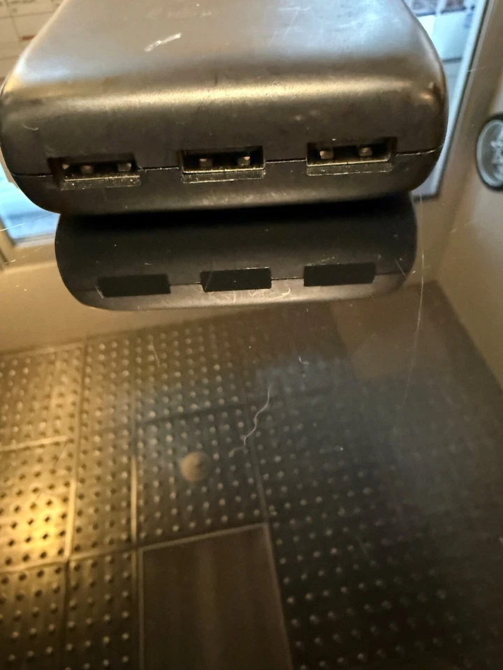 RAVPower RPPB064 32000mAh Portable Charger - Image 2 of 3