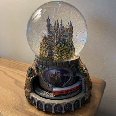 BRADFORD EXCHANGE HARRY POTTER JOURNEY TO HOGWARTS EXPRESS MUSICAL GLOBE TRAIN
