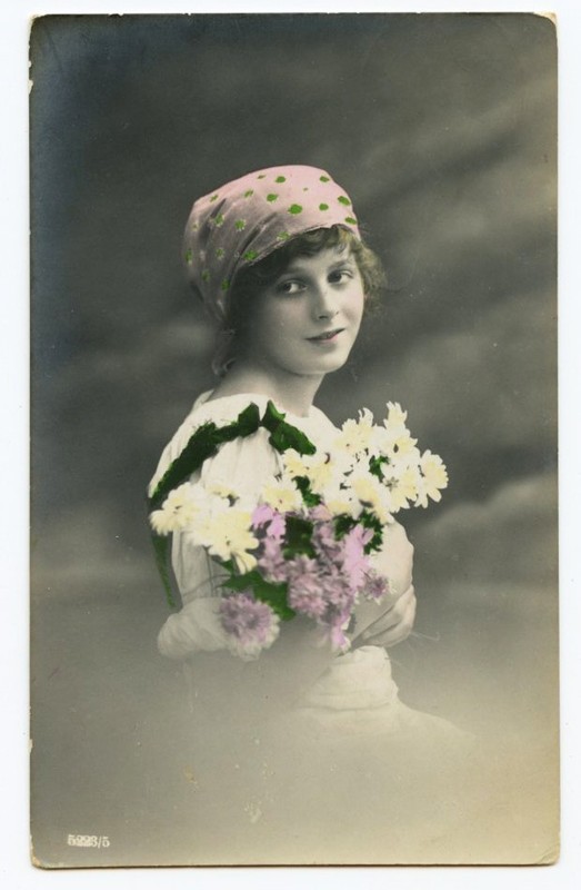 1910s Glamor Glamour PRETTY YOUNG LADY Woman photo postcard