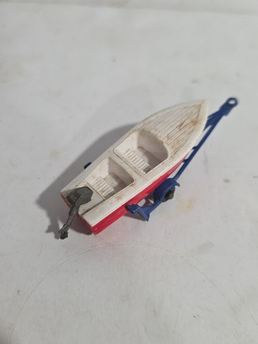 VVG 1961 Matchbox #48 Sportsman Boat & Trailer, Red over White with Gold Motor - Picture 4 of 4