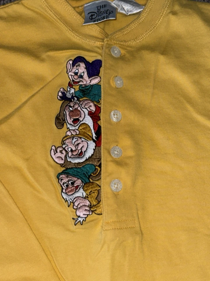 De colección Años 90 Disney Store Henley Blancanieves Siete Enanos Bordado Manga Corta L Foto 2 de 4