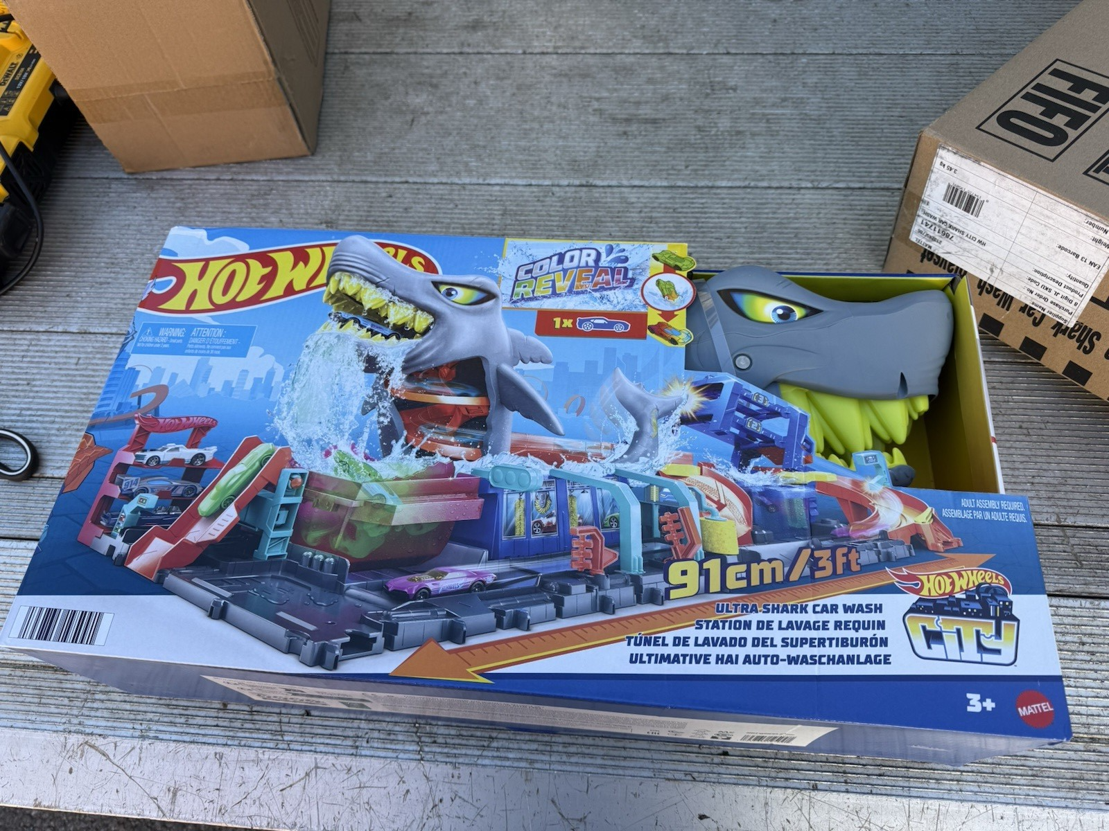 Hot Wheels Let’s Race Netflix - City Ultra Shark Car Wash Track Set Color Reveal