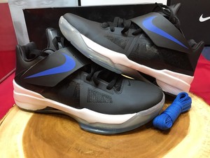 space jams size 4