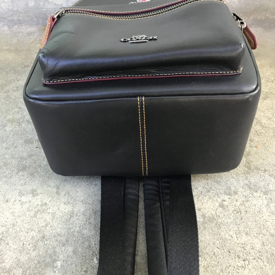 Mochila Charlie Coach X Mickey Mouse Mini Cuero Negra (F59837) Cremalleras Disney Foto 4 de 4