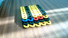 MECCANO, 18 PLASTIC X 4 HOLE STRAIGHT PIECES.