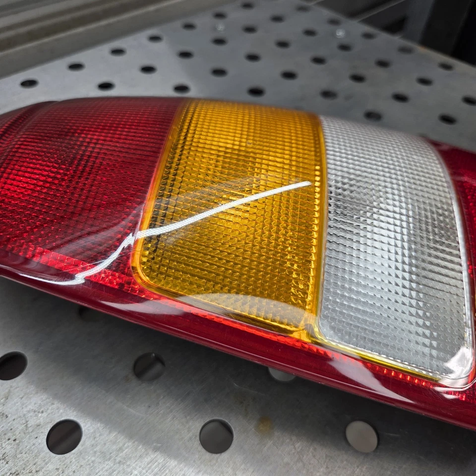 Luz trasera derecha lado pasajero Saturn LW200 LW300 2000-2002 vagón Foto 3 de 4