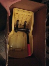 Rubbermaid Commercial Products Wavebrake 35Qt Side Press Bucket and Wringer used