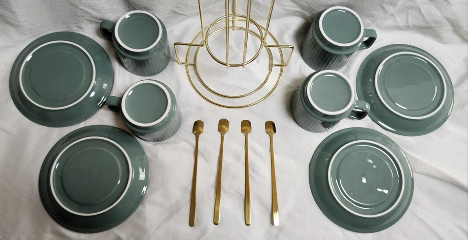 Tazas de café espresso de cerámica verde y soporte de metal dorado y cucharas de metal dorado (juego de 4) Foto 3 de 4