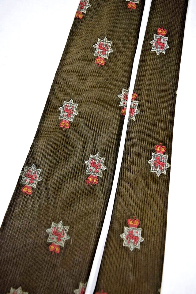 Corbata de Colección Años 60 Oliva con Caballo en Corona Foulard Rayón Acetato Corbata 56" x 2.5" Foto 2 de 4