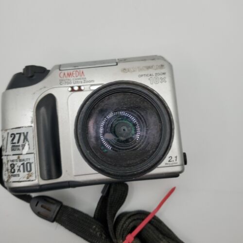 Olympus Camedia C-700 - Ultra Zoom 2.1MP Digital Camera 10x Zoom - Powers On - Picture 2 of 5