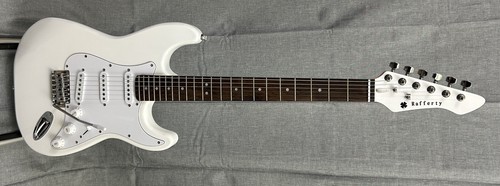 Rafferty ""California Dreaming"" olympisch weiße ST E-Gitarre mit Hartschale - Bild 7 von 17