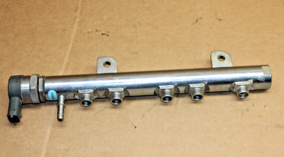 2014 2015 2016 2017 2018 2019 Ram 1500 3.0L EcoDiesel Fuel Injection Rail (OT41) - Image 4 of 4