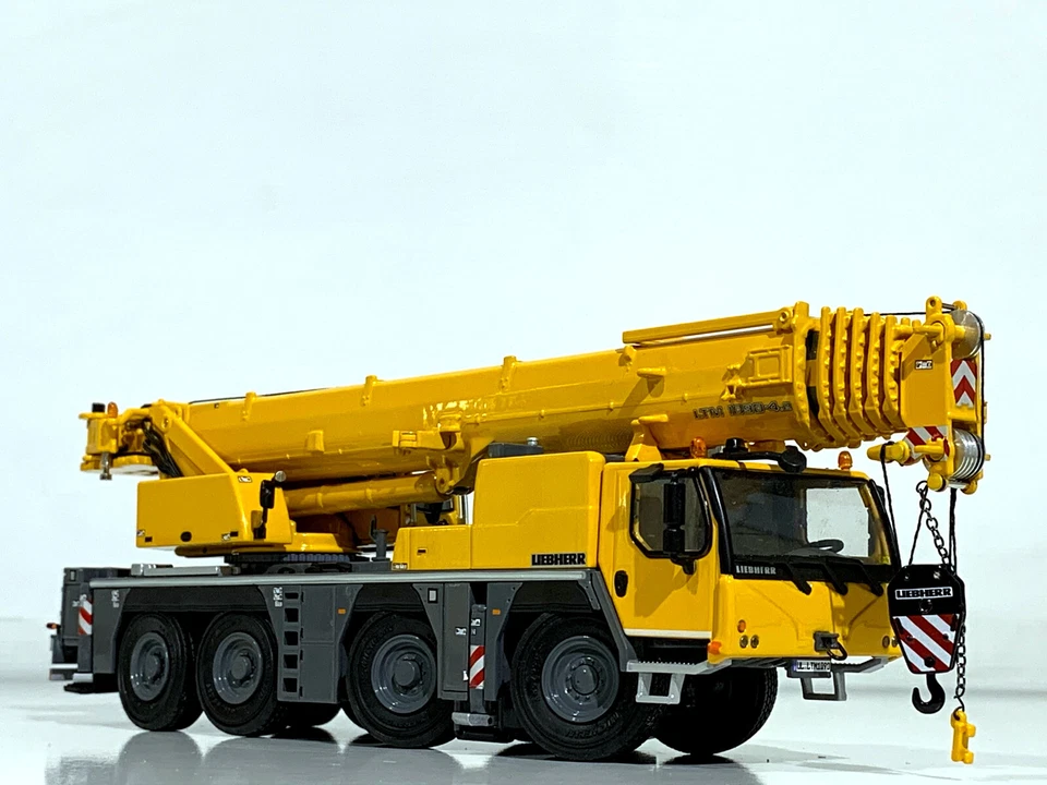 Grúa Liebherr LTM 1090-4.2, camiones WSI modelos 54-2004, escala 1:50 Foto 4 de 4