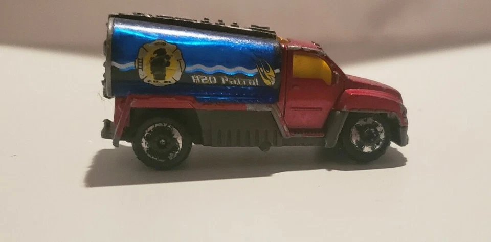 Matchbox 2001 Red Tanker Truck H20 Patrol - Image 3 of 4