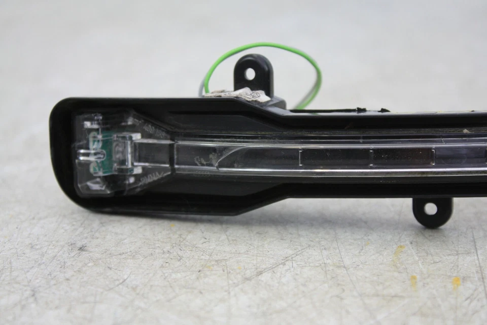 Luz indicadora espejo derecho Audi Q7 4L0949102A original 2010 a 2017 dañado Foto 3 de 4