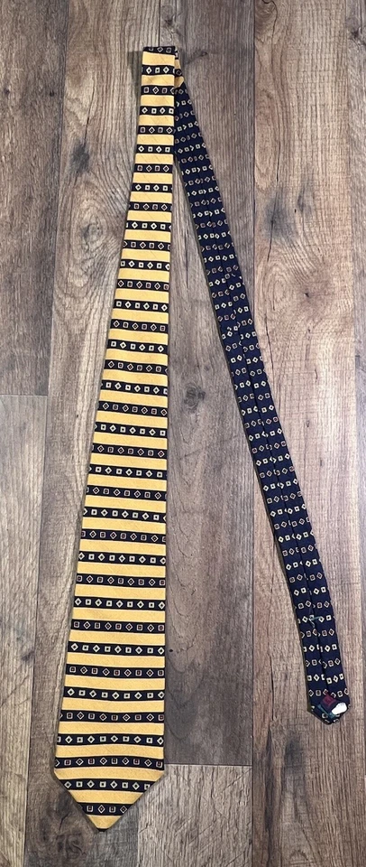 Corbata de hombre Tommy Hilfiger vintage años 90 diseñador 100 % seda dorada/azul marino geométrica. Foto 2 de 4