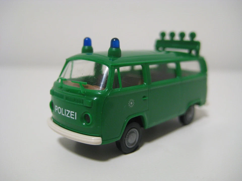 Brekina H0 33085 - Autobús de policía Volkswagen T2 verde claro - Imagen 2 de 4