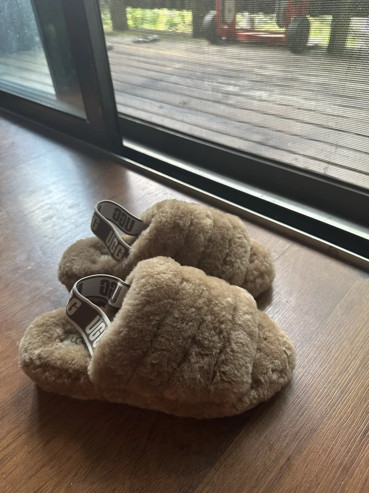 UGG Fluff Yeah Sliipers 女士尺寸 us7,UK 5 ~ 浅棕色/棕褐色 — 第 3/4 张图片