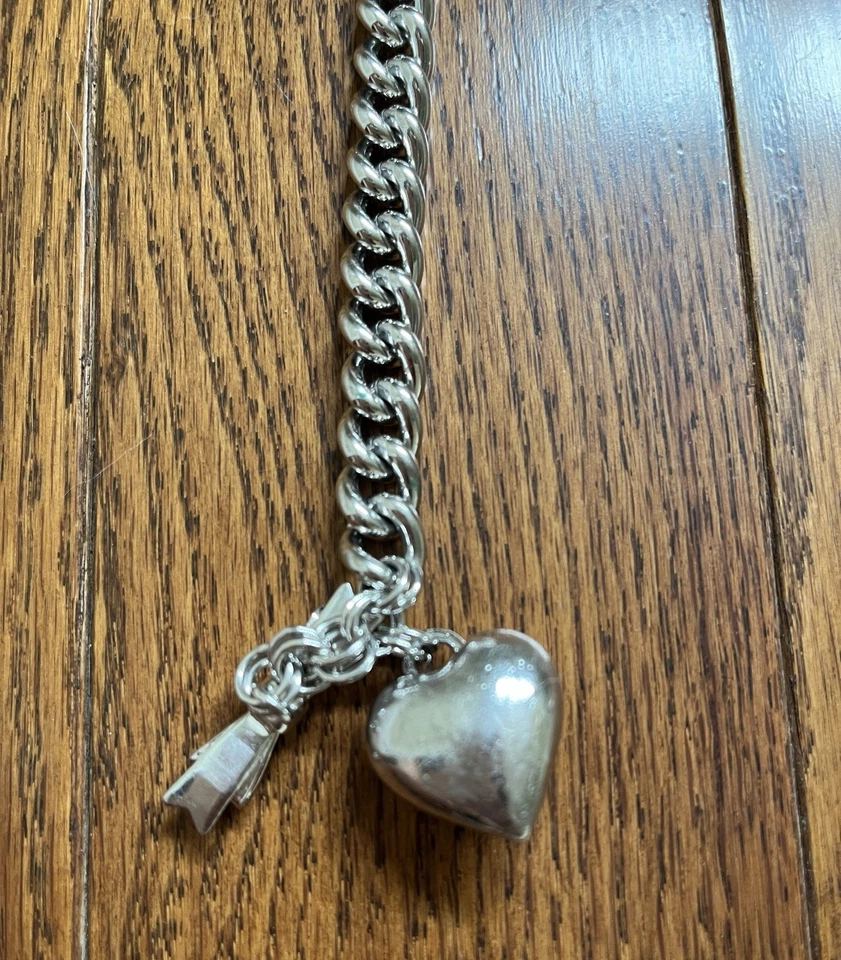 Juicy Couture Silver Tone Heart Crown Charm Toggle Bracelet 7.5” w/ Bow Foto 3 de 4