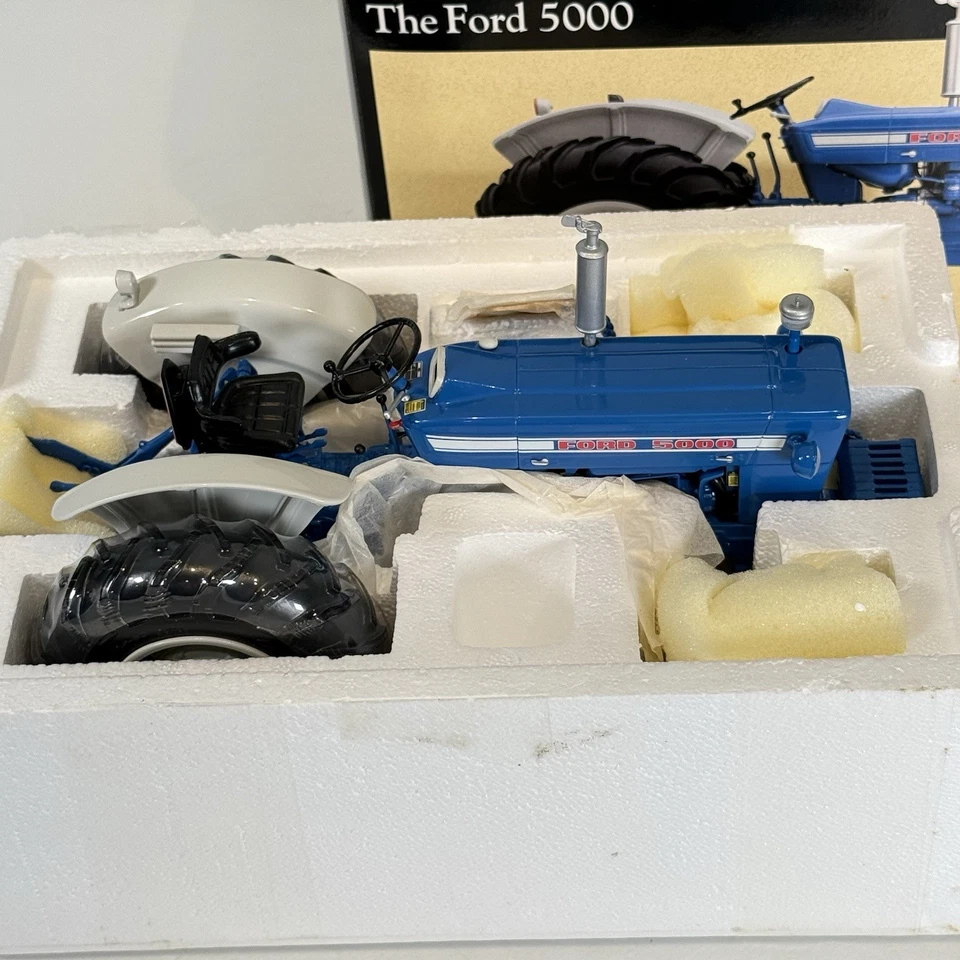 ERTL 1/16 Scale Precision Series #7 Ford 5000 Blue Tractor 13503 NIB - Image 2 of 4