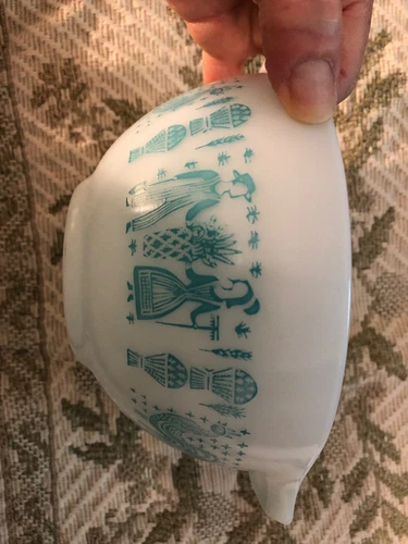 Pyrex Amish Butterprint Cinderella Nesting Mixing Bowls Set of 4  -441-444