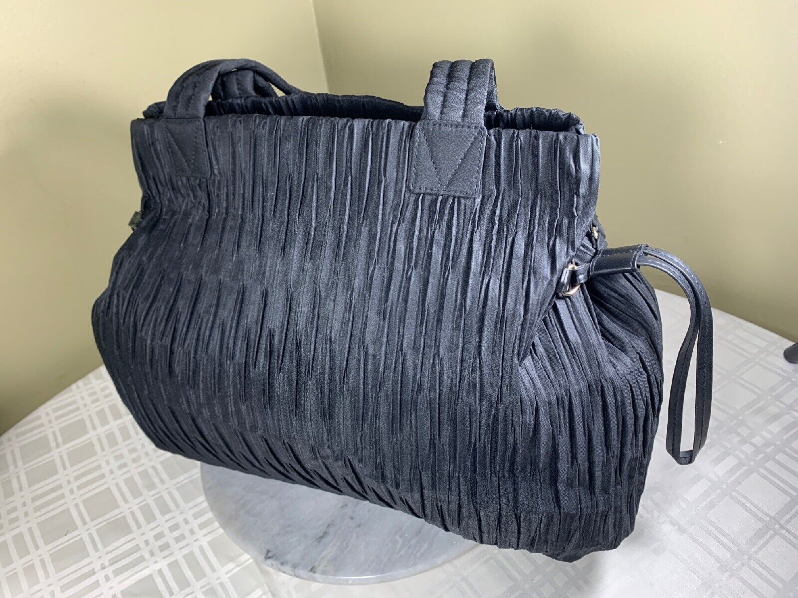 Victoria's Secret Pebbled Vertical Quilt Bag Shou… - image 4