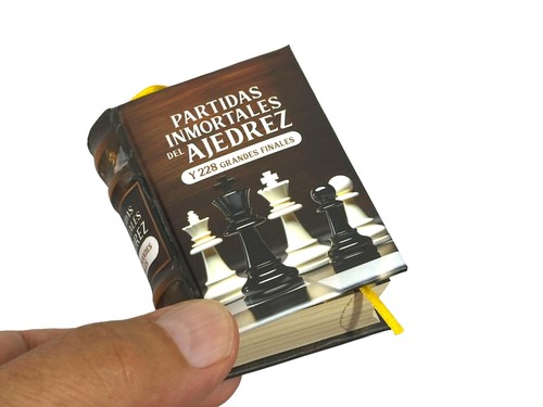 Partidas Inmortales del Ajedrez y 228 grandes finales mini book hardcover 441 pg - 第 1/4 張圖片
