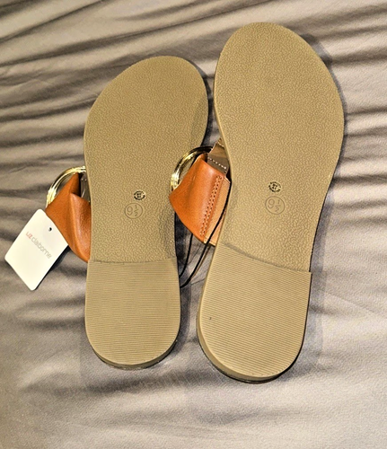Liz Claiborne Womens Tan Faux Leather Slip On Thong Sandals Sz 9 1/2 NWT - Picture 3 of 4