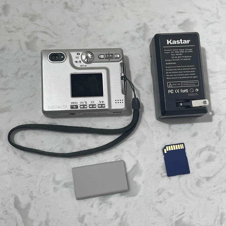 Minolta DiMAGE Xt 3.2MP Digital Camera w/ Battery Charger SD Card Tested WORKS - Image 3 of 4