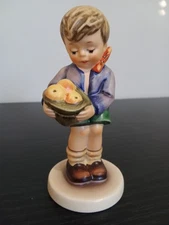 M.I. Hummel "Gift from a Friend"  HUM 485  TMK 7