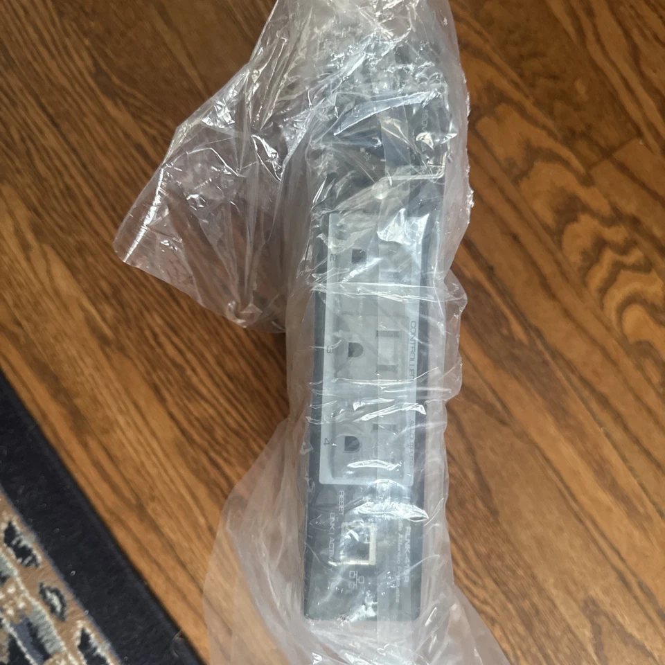 Middle Atlantic Products RLNK-415R alimentación controlada sellada sin cable de alimentación  Foto 3 de 3