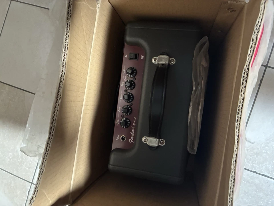 Amplificatore Behringer Firebird Gx108 - Immagine 3 di 4