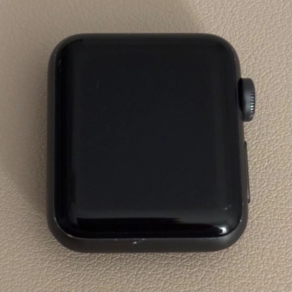 Apple Watch Series 3 38mm GPS Space Grey Smartwatch - Fully Working / Scratches - Image 2 of 4