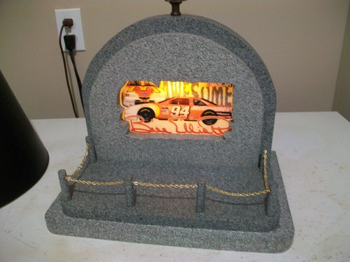 Bill Elliott #94 McDonald's NASCAR Car Racing Theme Table Lamp with shade - Imagen 7 de 11