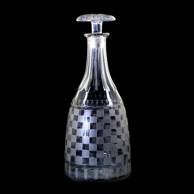 Karaffe mit Stöpsel aus farblosem Glas mit Schachbrettmuster und Stecknadelkopf