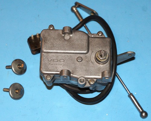 Mercedes-Benz R107 W124 W126 OEM VDO Cruise Control Actuator Assembly 0025458632 - Picture 4 of 6
