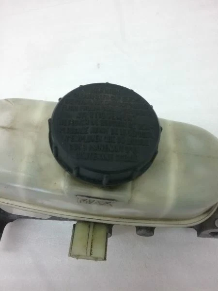 Cilindro maestro de freno Ford Crown Victoria S-12P 2007 4,6 L Foto 2 de 4