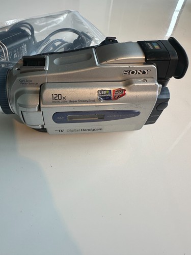 Sony DCR-TRV18 Digital MiniDV Camcorder  Record Transfer Watch TESTED NTSC bund - Picture 2 of 13