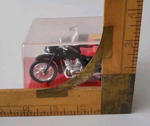 Modellino 1:24 Izh Jupiter Con Sidecar – Moto Russa DDR Modimio
