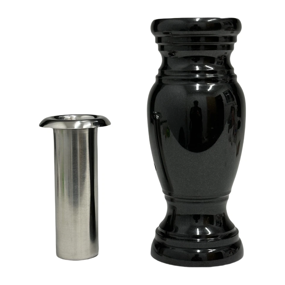 Florero Memorial Cemetery - Jarrón de granito real con interior de acero inoxidable Foto 3 de 4