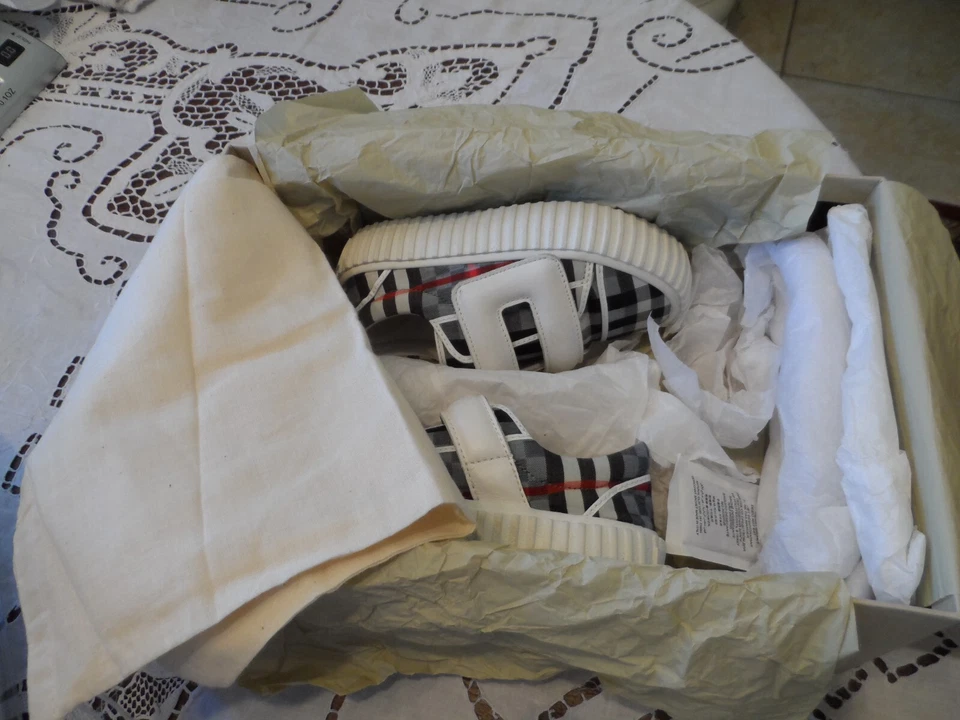 Nuevas Tenis Burberry Nova de Lona y Cuero a Cuadros para Niños Talla 26 Foto 3 de 4