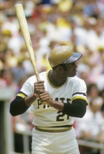 Pittsburgh Pirates Roberto Clemente at bat during game vs Sa - 1972 Old Photo
