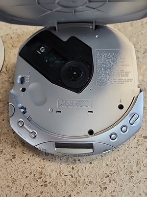 Vintage Sony D-E220 CD Walkman Portable Silver Compact Disc Player