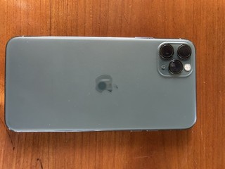 Apple iPhone 11 Pro Max 64 Go Vert triple caméra avec coque chargeur/câble