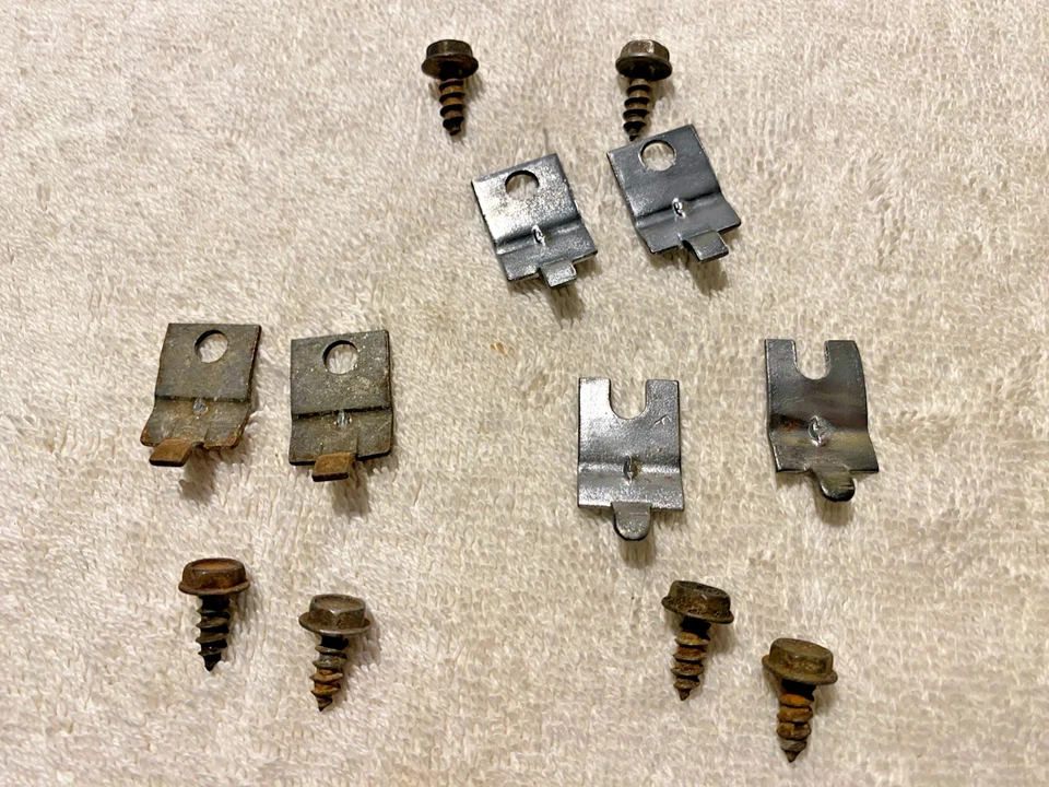 1965 1966 - 1973 & Other Ford Mustang A/C / Heater Unit Cable Bracket Screws (6) - Image 2 of 2