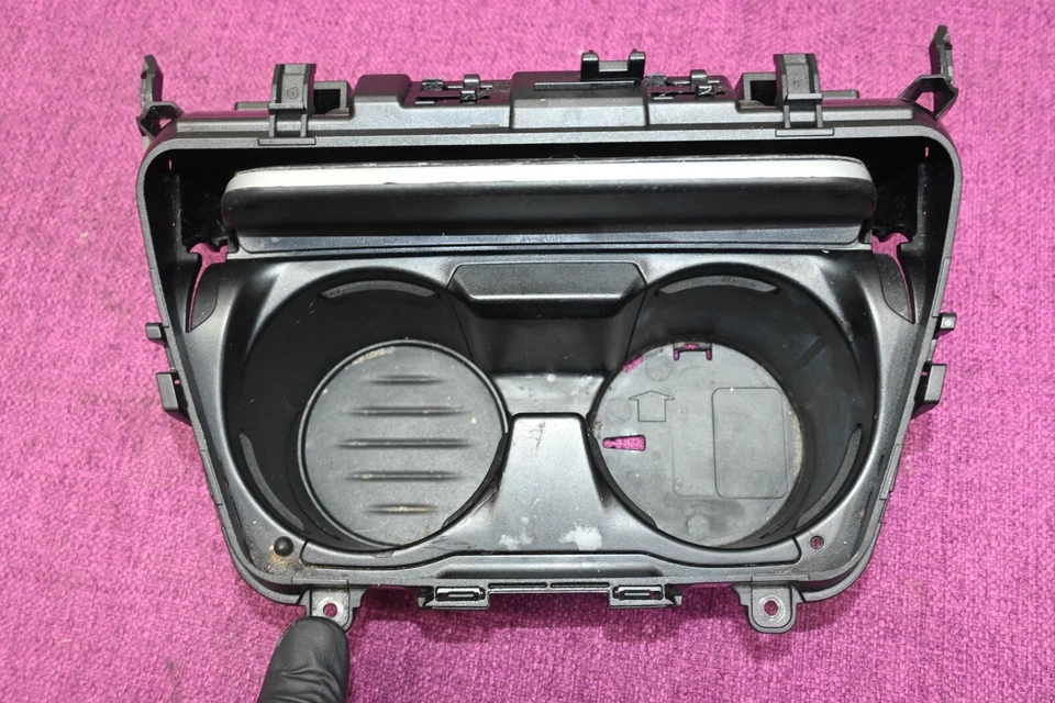 Portavasos consola central BMW 640i 650i F13 F12 12-18 moldura de fibra de carbono OEM Foto 2 de 4