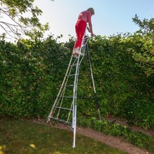 Ex-Demo A10-2 Henchman Fully Adjustable Tripod Ladder - 10/ 3.0m Ladder